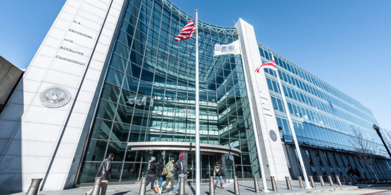Minnow Freshworks nips at tails of SaaS giants Salesforce and Servicenow with IPO plans • The Register
