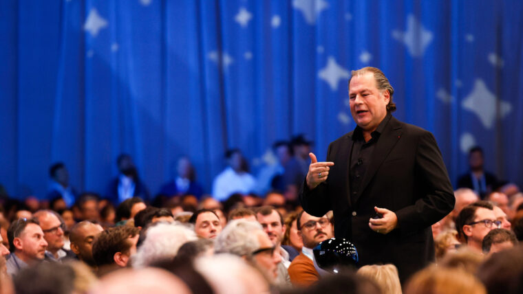 Salesforce Offers Its Services to Boost Trump’s Immigration Force